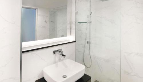 Deluxe King Room with City View