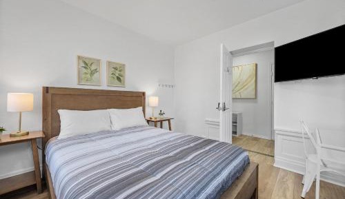 Queen Room with Shared Bathroom