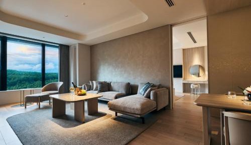 Corner Suite, Weiss Mountain View, King