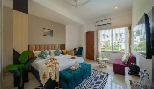 Junior Suite with Balcony