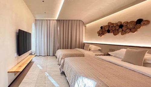 Family Room with Mountain View