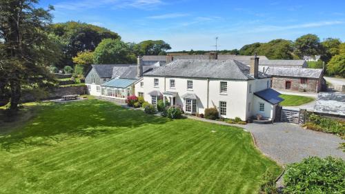 Six-Bedroom House
