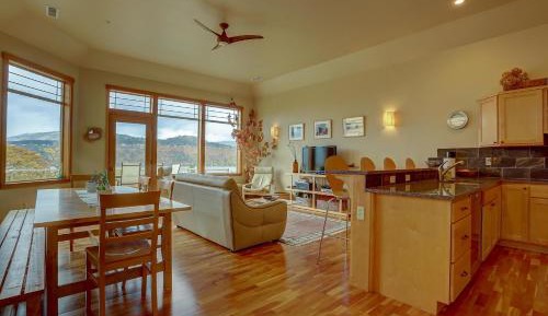 Three-Bedroom Holiday Home 