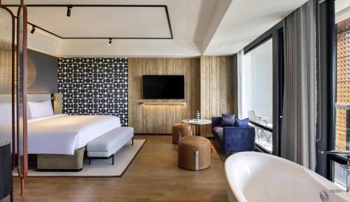 Comfort Superior King Suite with Ocean View and Unlimited Self-Service Laundry