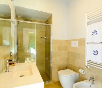 Deluxe Room (2 Adults + 1 Child)