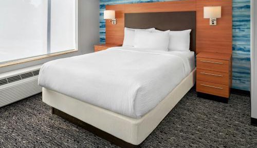 One-Bedroom Queen Suite with Sofa Bed/City View/Tub - Mobility/Hearing Accessible