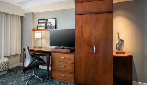 Wellness Guest Room with Lake View - Allergy Friendly/Hearing Accessible