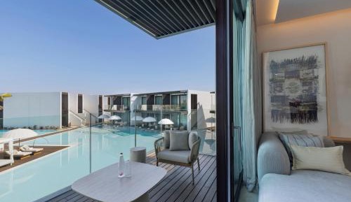 Pool & Sea Vista Room