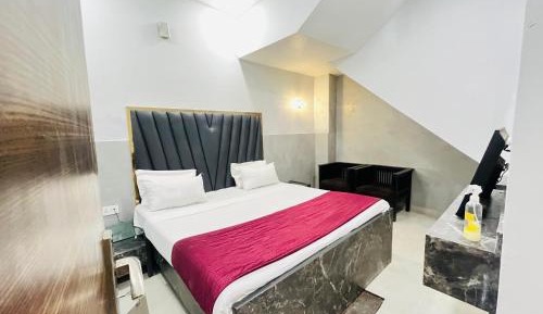 Deluxe Double Room (2 Adults + 1 Child)
