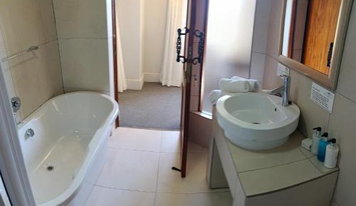 Deluxe King Suite