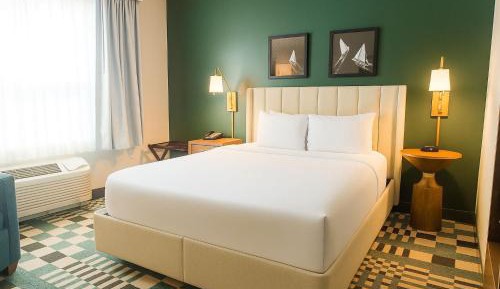 Queen Room Accessible