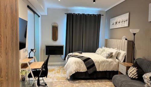 Studio Apartment with Queen Bed