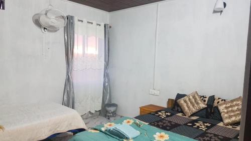 Basic Triple Room with Shared Bathroom