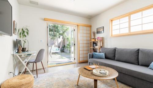 One-Bedroom Apartment with Garden