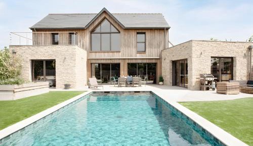 Villa with Garden View