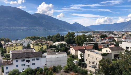 Apartment with Lake View
