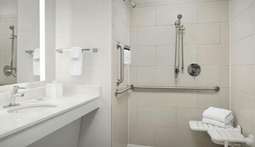 King Room with Adapted Tub - Mobility and Hearing Accessible