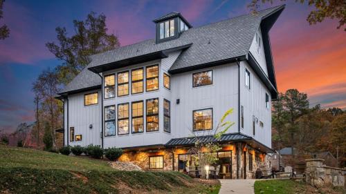 Seven-Bedroom House
