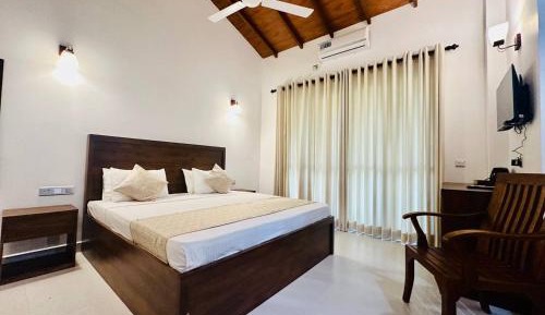 Deluxe Room (2 Adults + 1 Child)