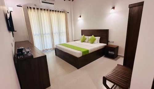 Deluxe Double Room (2 Adults + 1 Child)