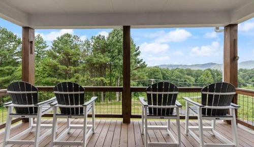 Three-Bedroom Holiday Home 