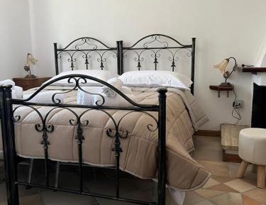 Standard Double Room with Shared Bathroom