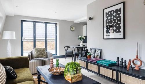 Three-Bedroom Deluxe Apartment