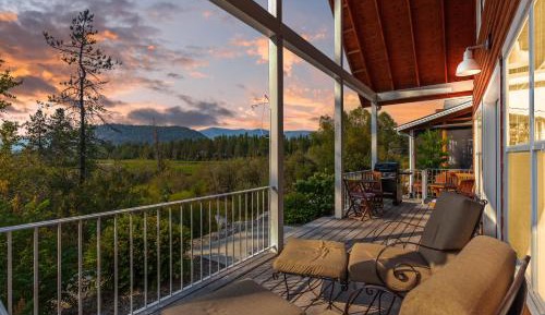 Three-Bedroom Holiday Home 