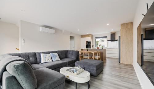Three-Bedroom Apartment with Balcony