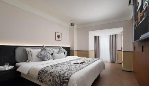 Studio Apartment with King Bed