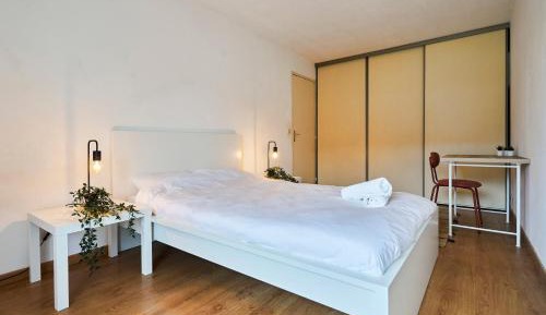 One-Bedroom Apartment with Balcony