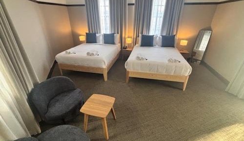 2 Queen Beds Ensuite Bathroom