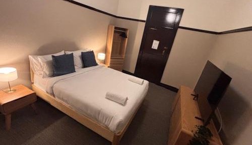 Queen Room Shared Bathroom