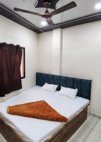 Deluxe Double Room (2 Adults + 1 Child)