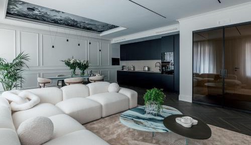 Four-Bedroom Luxury Apartment