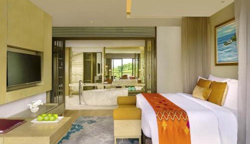 Pool Suite with Free Daily Chocolate Hours and Daily Resort Activities