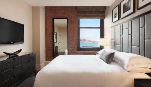 Two Bedroom Bay View Residence with Two King Beds and Sofa bed