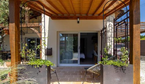 Queen Room with Garden View