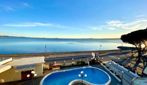 Double or Twin Room with Balcony and Lake View