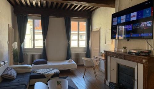 One-Bedroom Apartment with City View