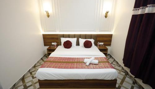 Deluxe Double Room (2 Adults + 1 Child)