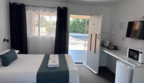 Standard Queen Room