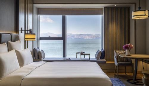 Deluxe King Room with Lake View