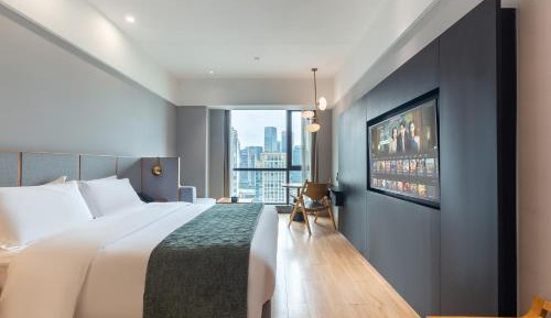 Deluxe Queen Room