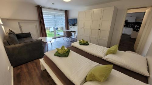 Suite with own Garden and Mountain View