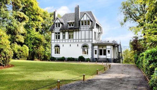 Eight-Bedroom Holiday Home