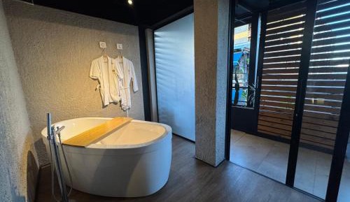 Junior Suite with Balcony