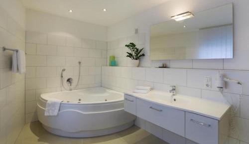 Double Room with Spa Bath