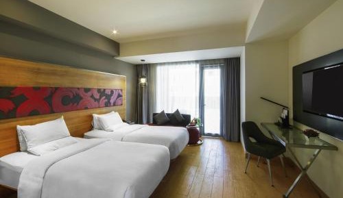 Deluxe Twin Room with Balcony