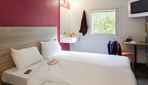 Side-Car  with Shared Bathroom and Shared WC